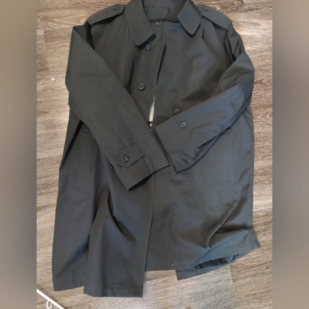 Men's All Weather Grey Long Coat With Button Closure Size 44R